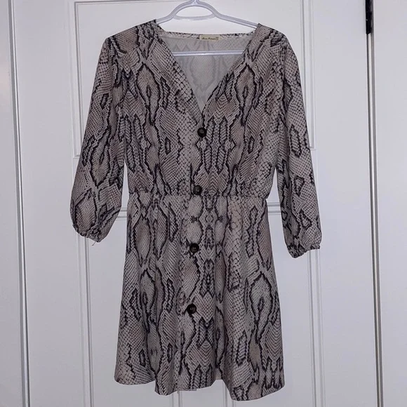 Dress - Picture 1 of 3